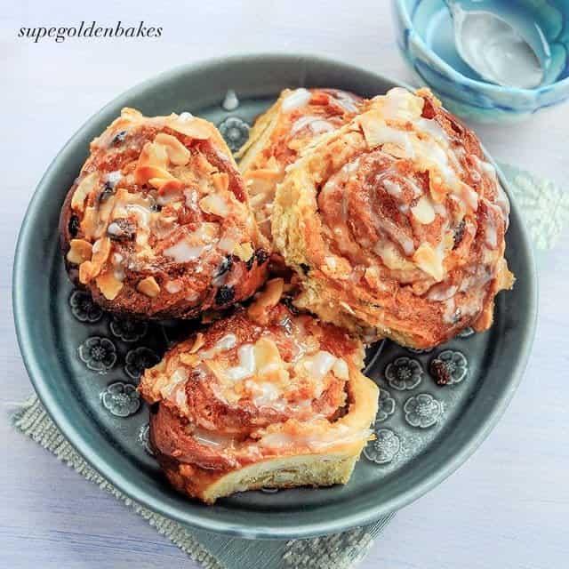 Stollen breakfast buns