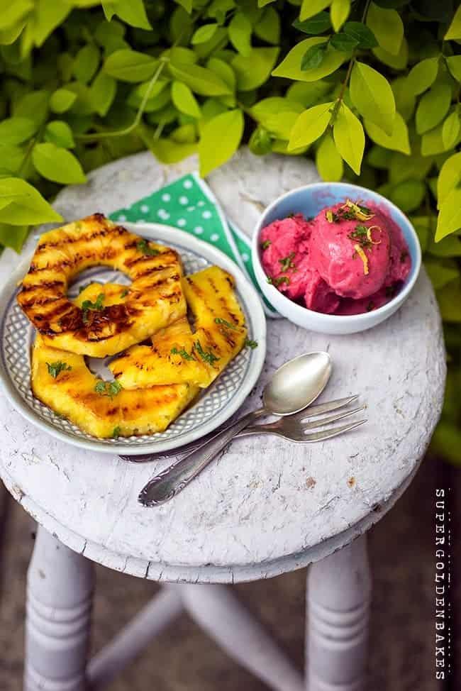 Strawberry frozen yoghurt with grilled pineapple