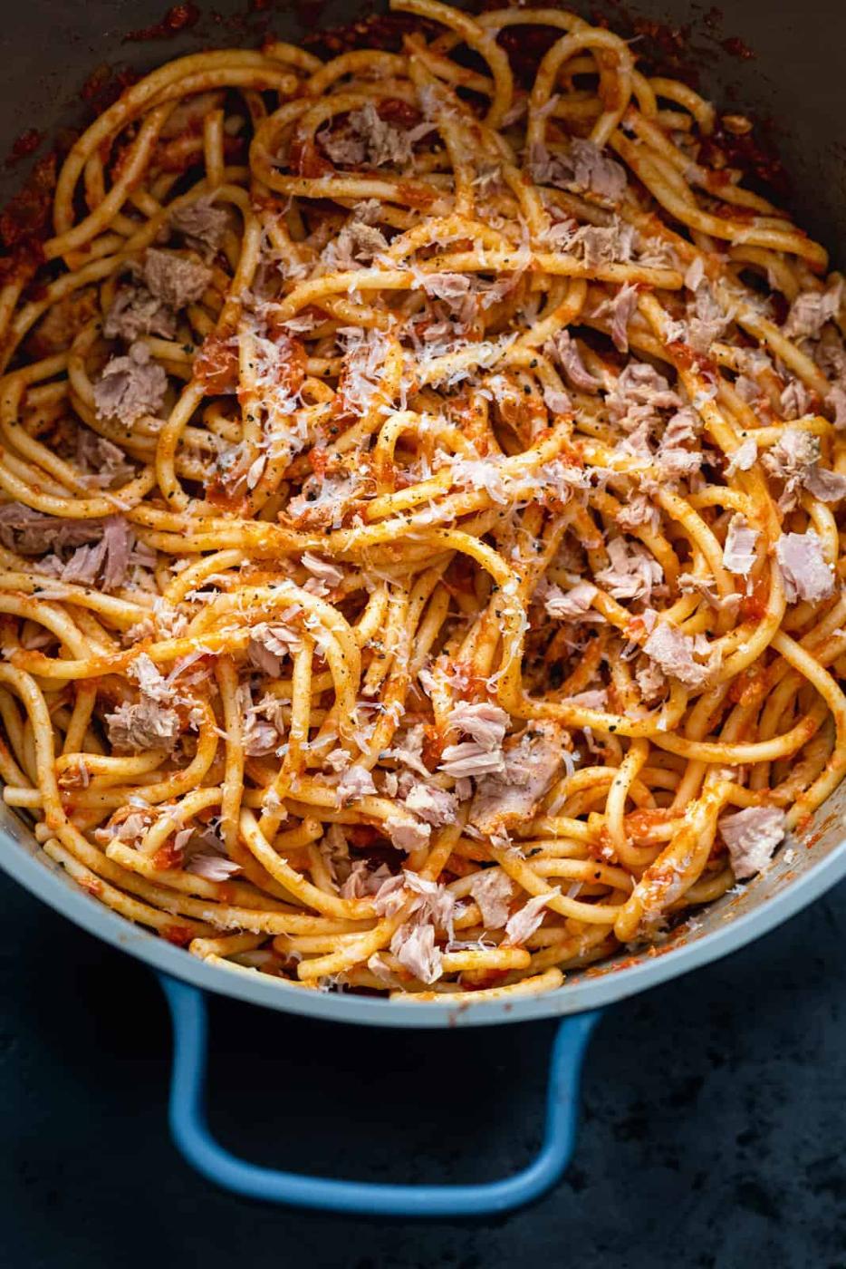 pot of tuna pasta