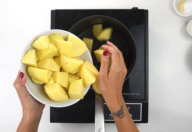 Boiling potatoes for mash