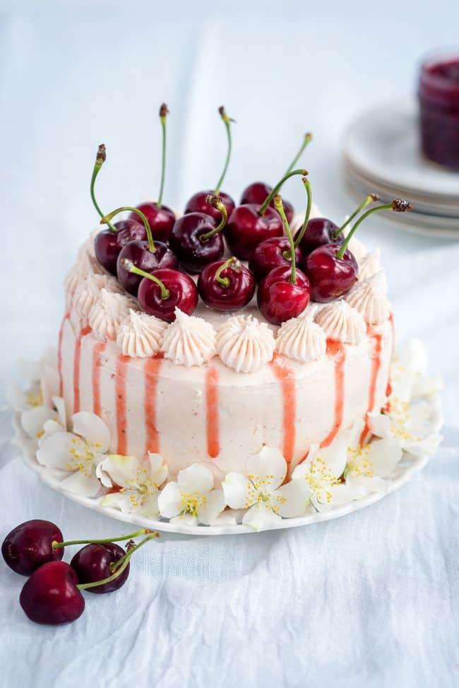 Vanilla layer cake with cherry berry jam and vanilla bean buttercream | Nusde