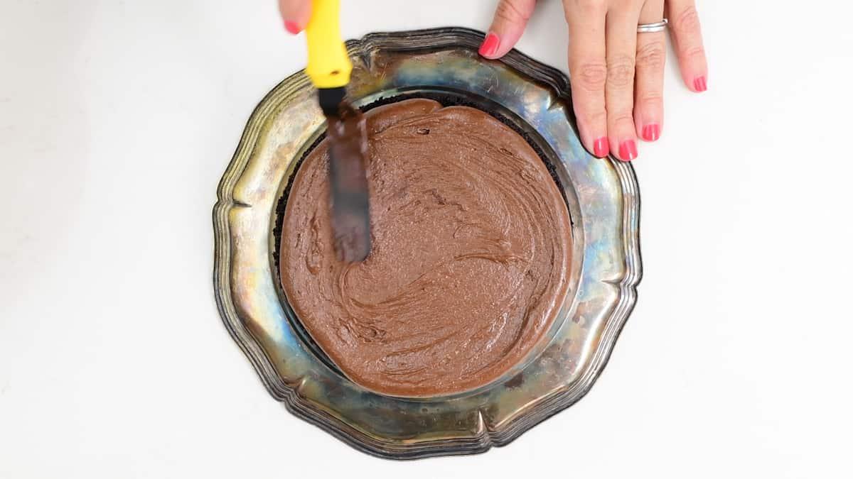 assembling vegan Biscoff cake