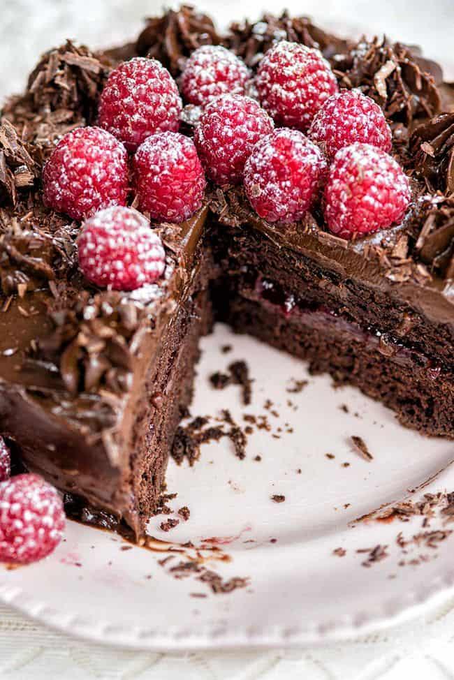 Super-fudgy Vegan Chocolate Cake with Avocado Frosting